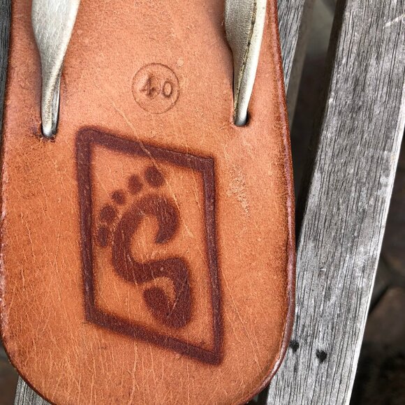 Leather thong sandals - Picture 3 of 5